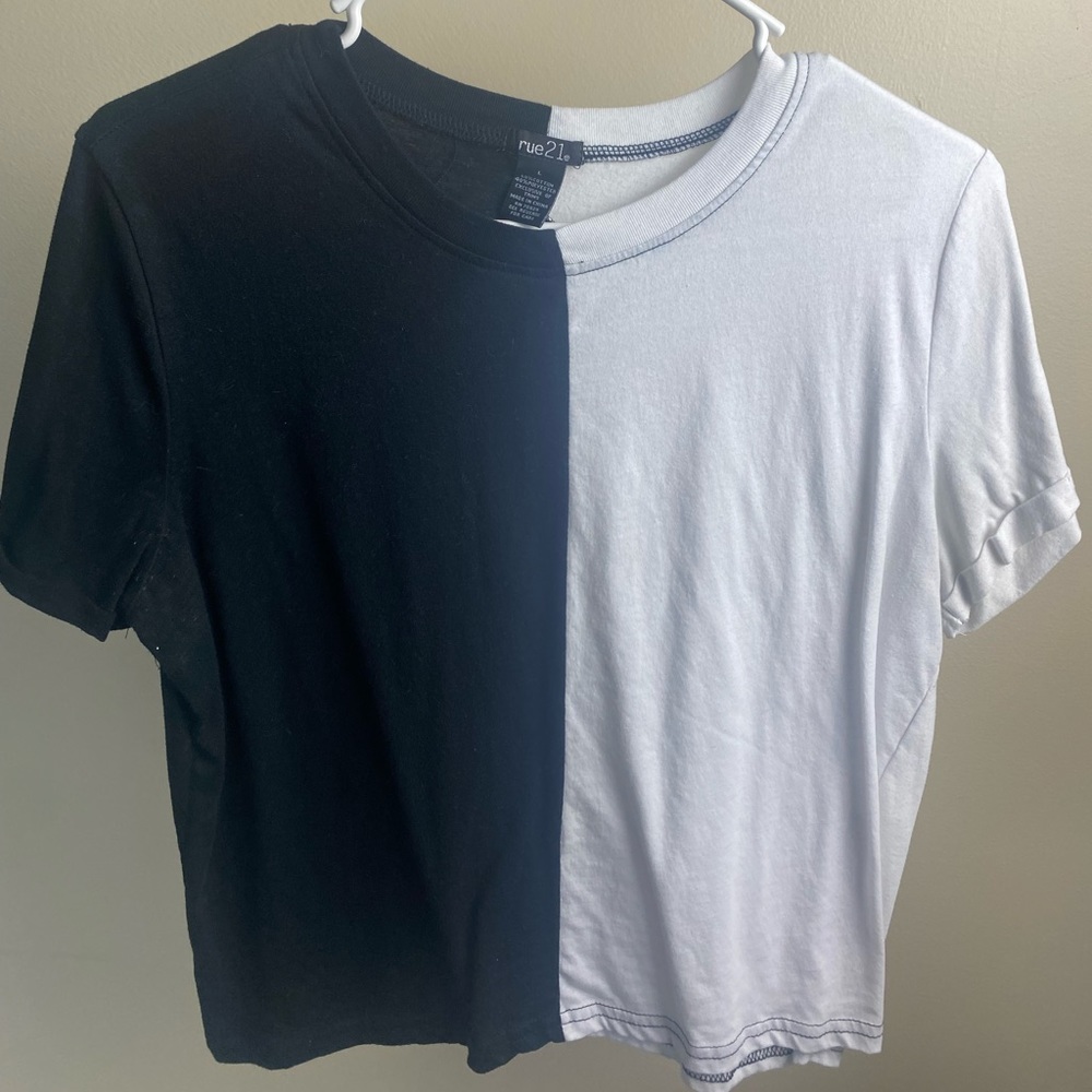 Rue 21 Women’s Large Tshirt